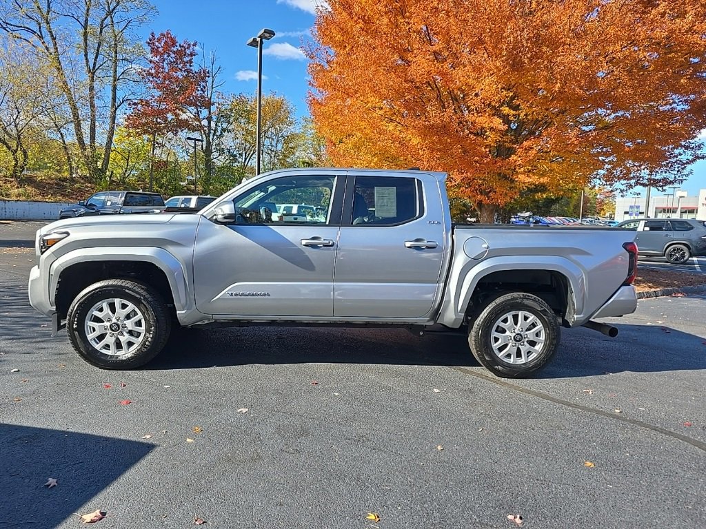 Used 2024 Toyota Tacoma SR5 image 3