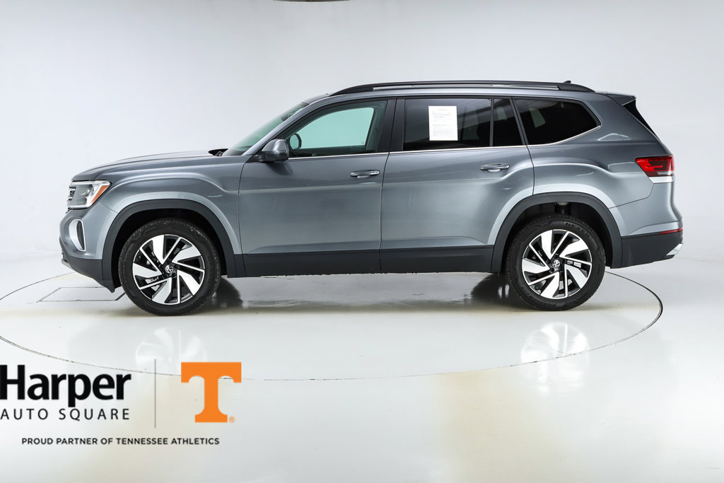 Used 2025 Volkswagen Atlas SE w/ Panoramic Sunroof Package FWD image 2
