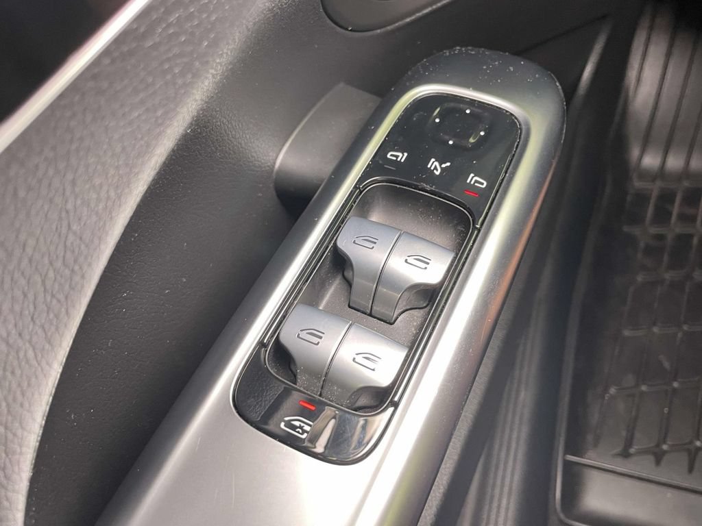 Used 2025 Mercedes-Benz C 300 4MATIC Sedan image 27