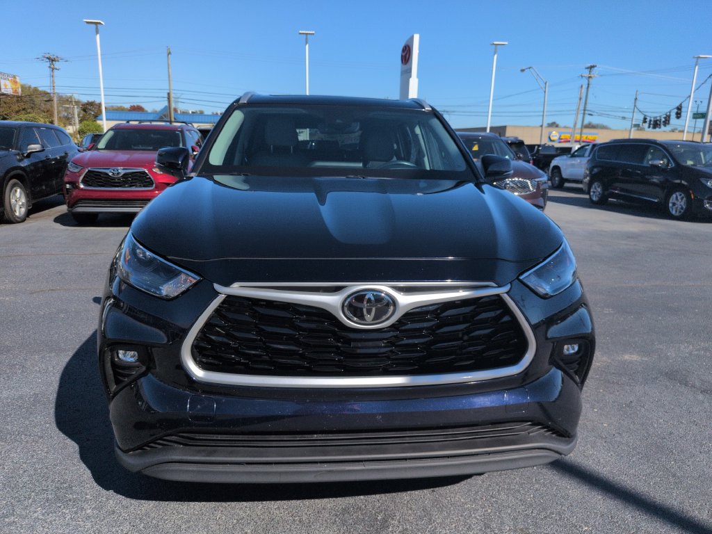 Certified 2022 Toyota Highlander XLE AWD/4WD image 8