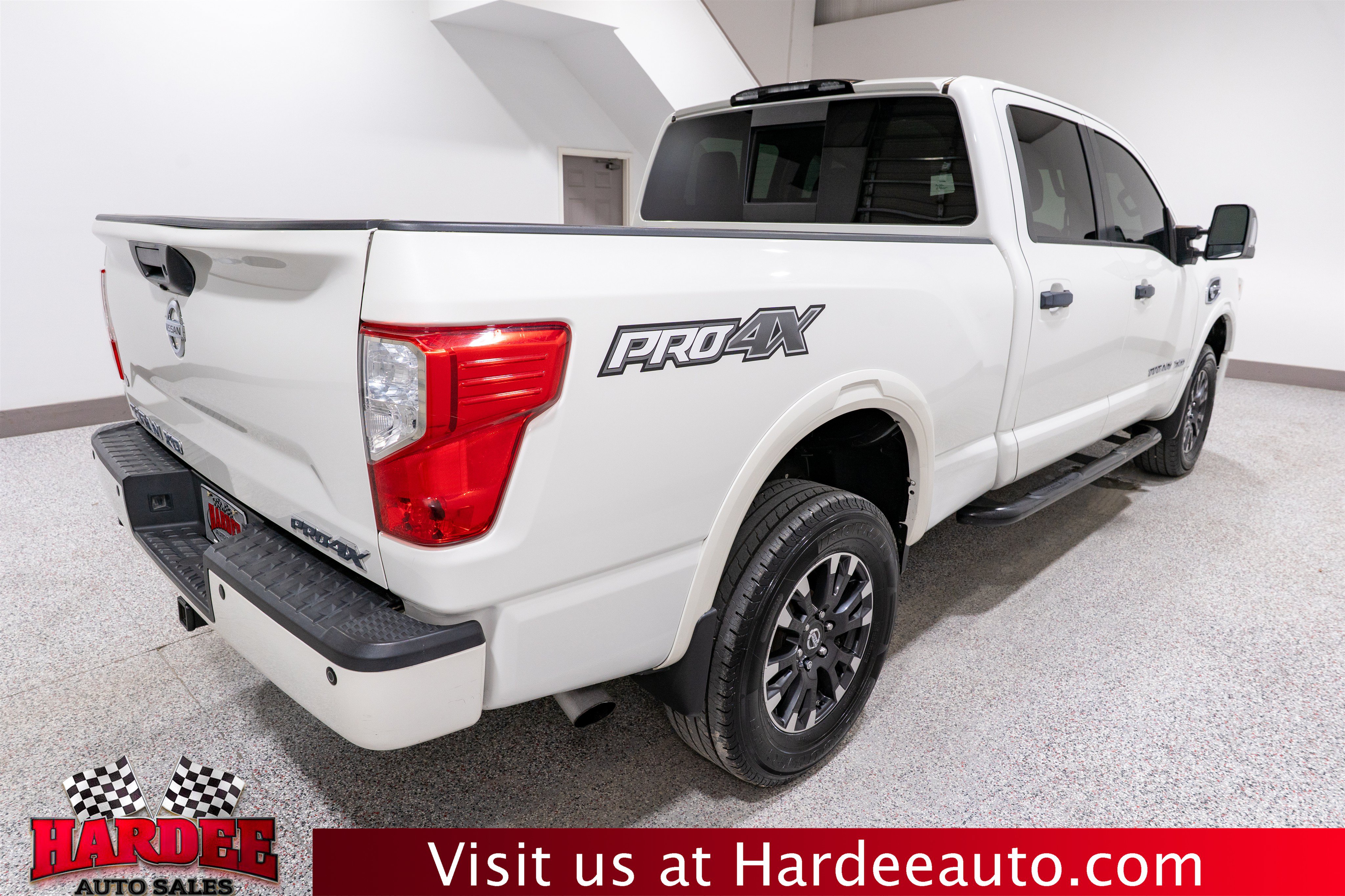 Used 2019 Nissan Titan PRO-4X w/ Pro-4x Convenience Package AWD/4WD image 5