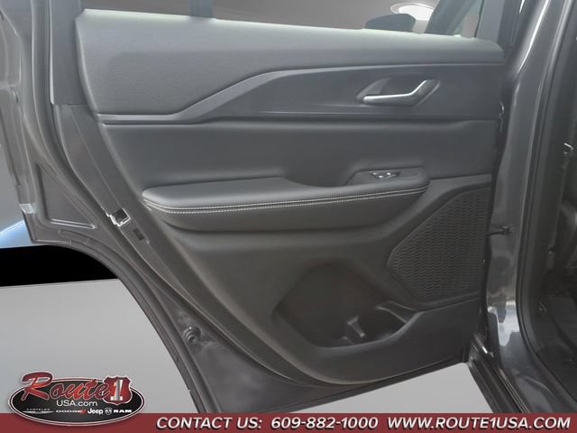 Used 2024 Jeep Grand Cherokee Laredo X AWD/4WD image 22