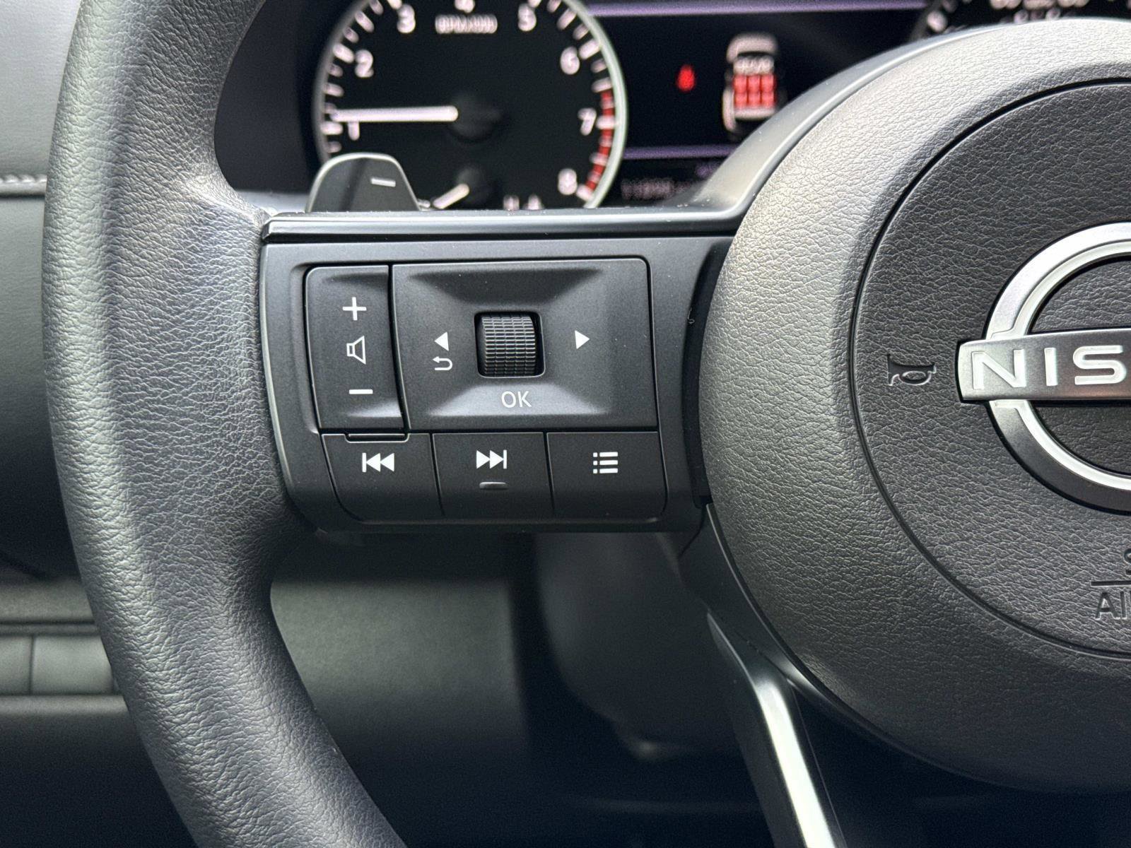 Used 2024 Nissan Pathfinder S image 8