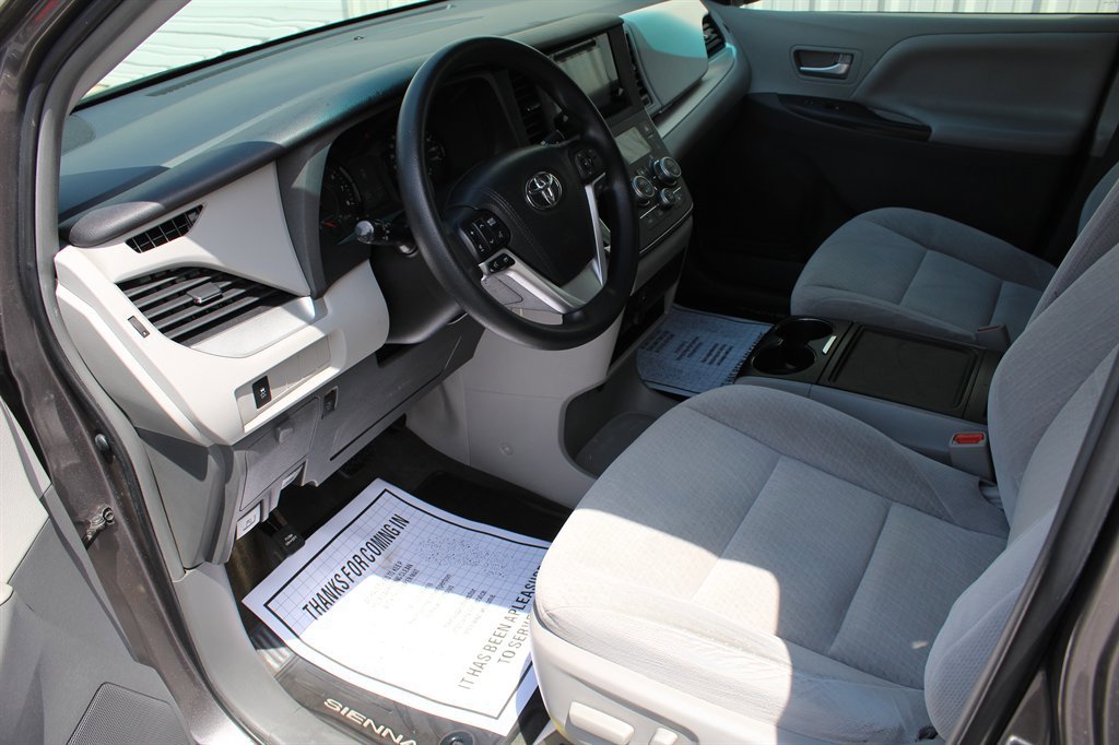 Used 2015 Toyota Sienna LE image 6