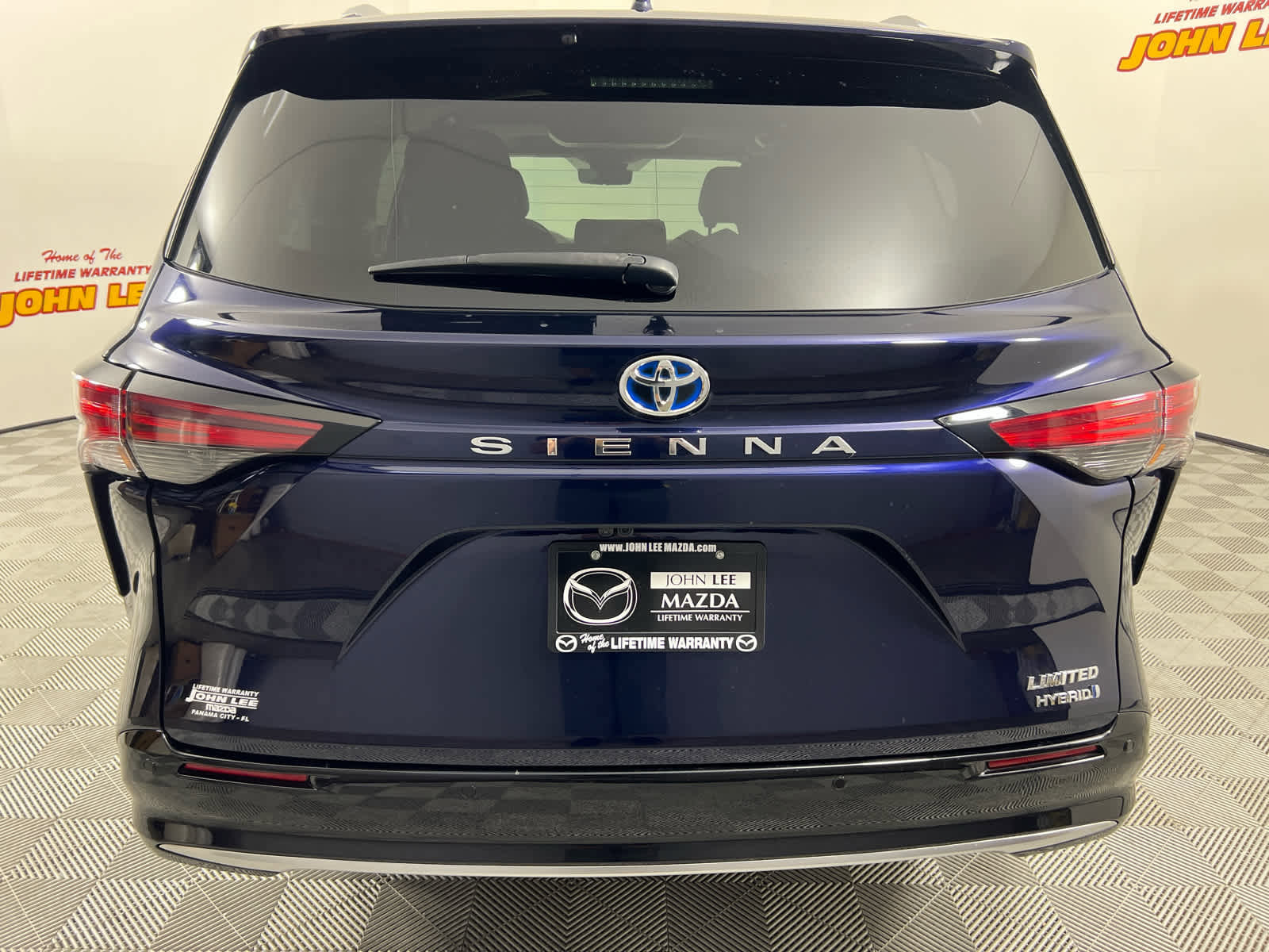 Used 2021 Toyota Sienna Limited image 4