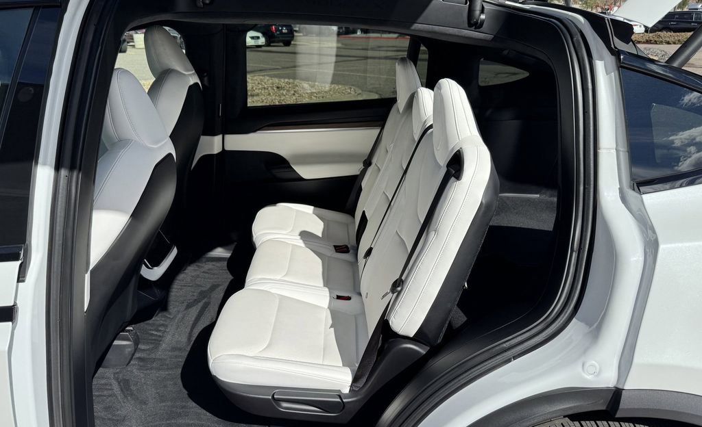 Used 2022 Tesla Model X image 27