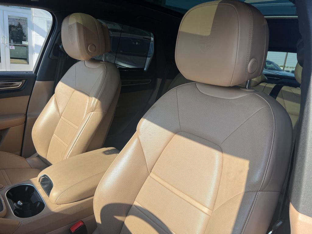 Used 2021 Porsche Cayenne AWD/4WD image 16