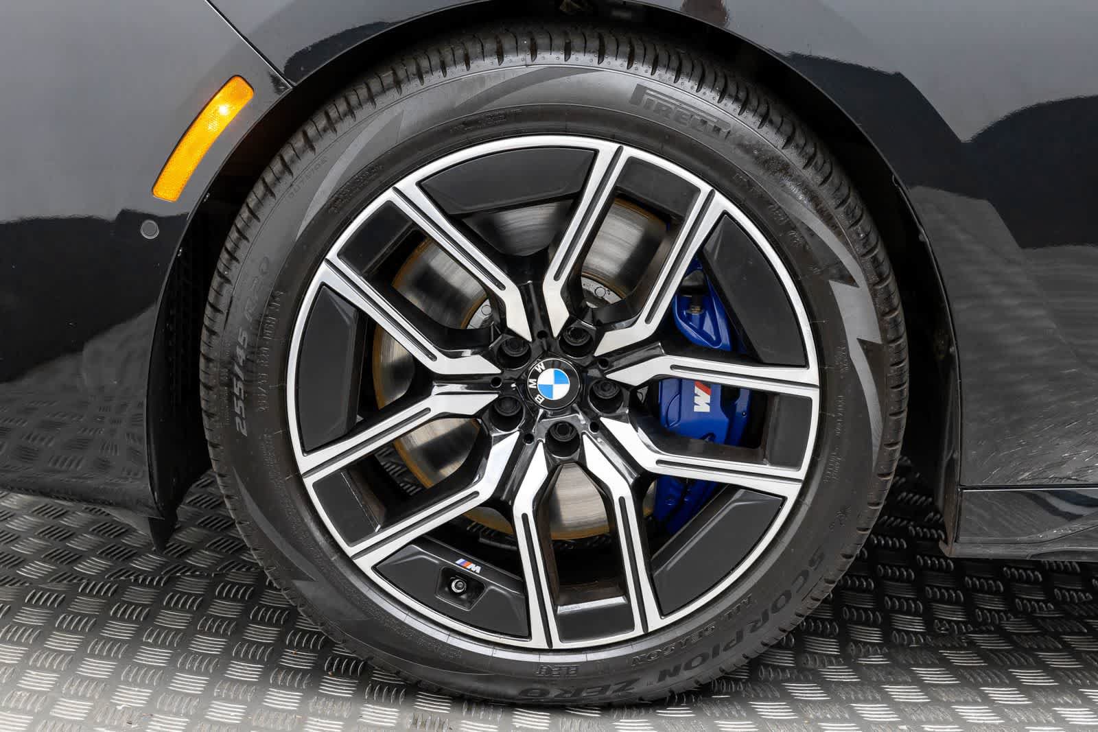 Used 2024 BMW 760i xDrive w/ Executive Package AWD/4WD image 8