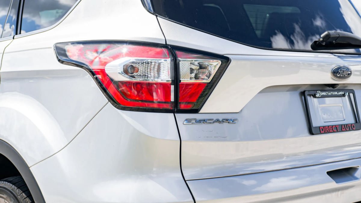 Used 2017 Ford Escape SE FWD image 15