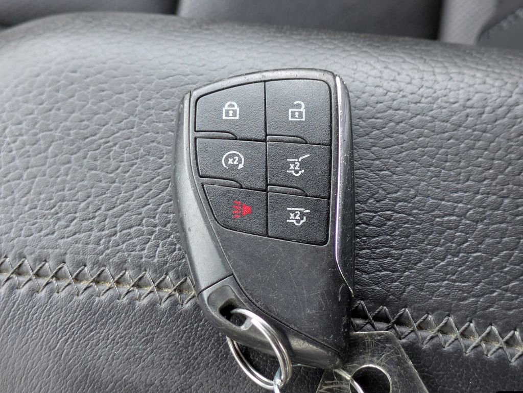 Used 2022 GMC Yukon Denali w/ Advanced Technology Package image 32