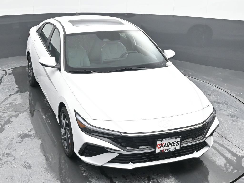 Used 2025 Hyundai Elantra Limited FWD image 42