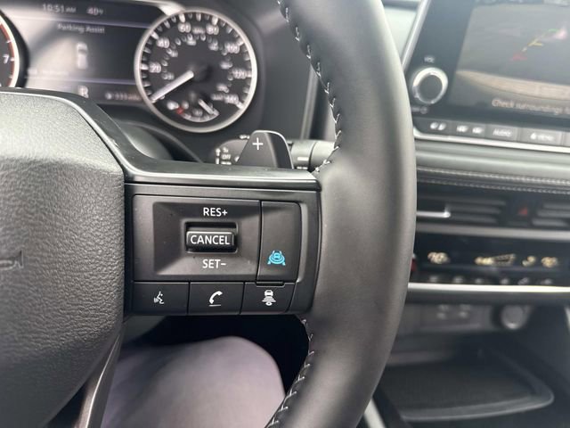 Used 2025 Nissan Rogue SV image 29