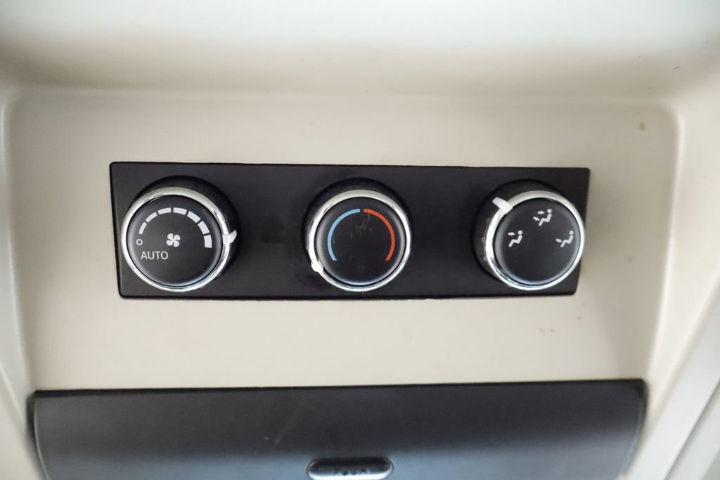 Used 2014 Chrysler Town & Country Touring FWD image 19