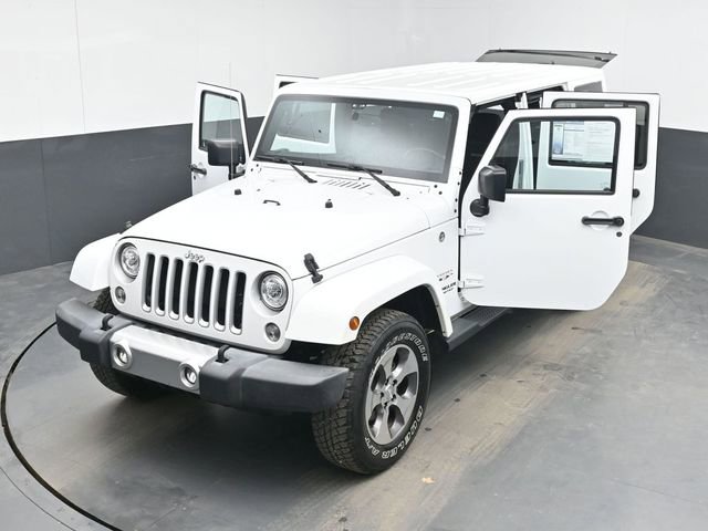Used 2017 Jeep Wrangler Unlimited Sahara w/ Connectivity Group AWD/4WD image 47