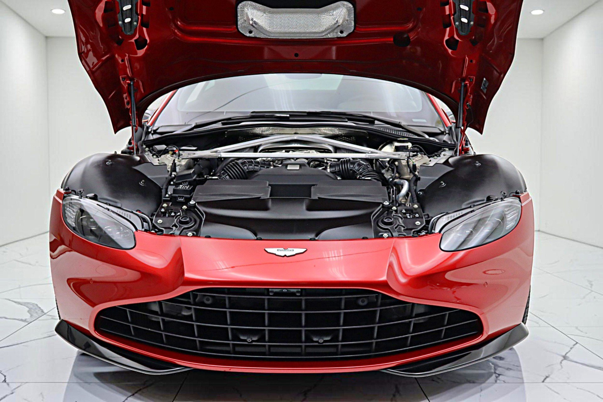 Used 2023 Aston Martin V8 Vantage Coupe RWD image 26