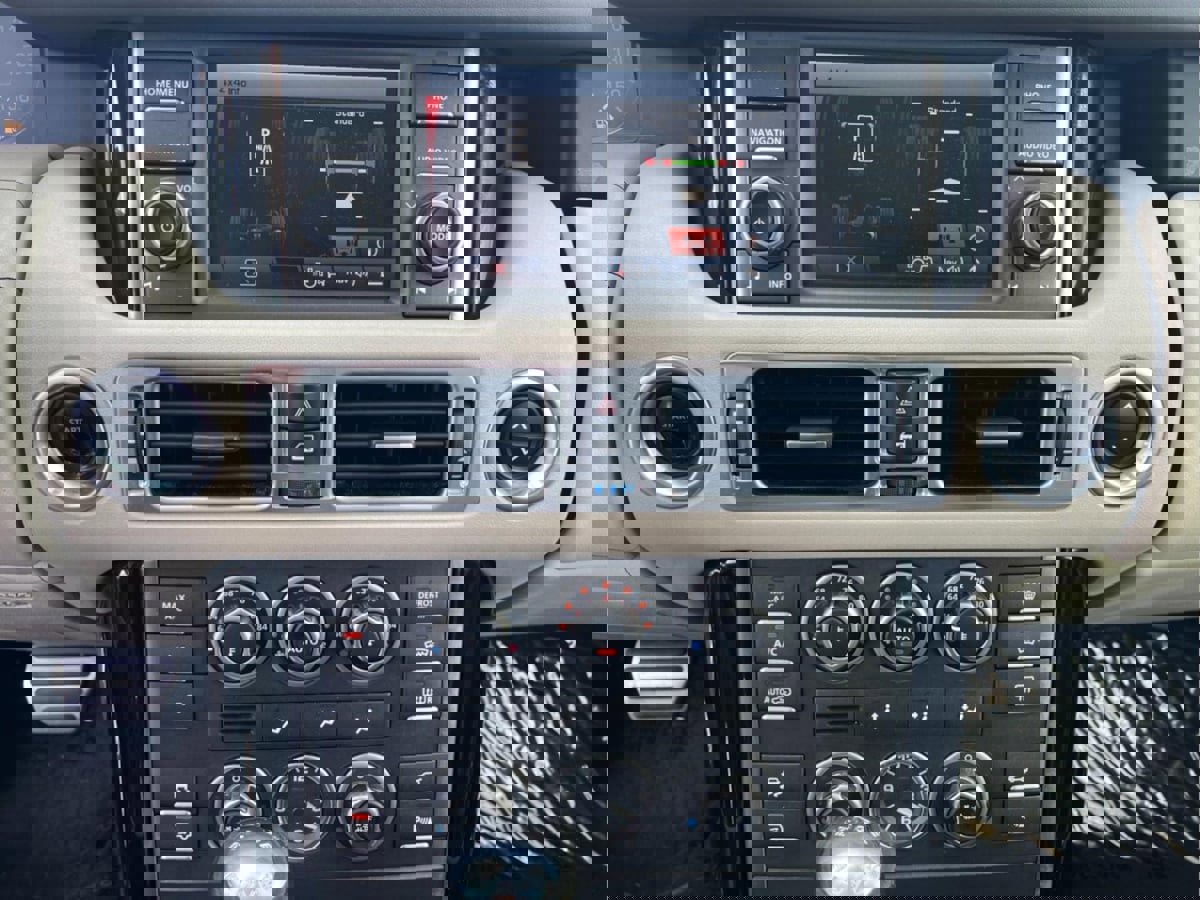 Used 2010 Land Rover Range Rover Supercharged image 19