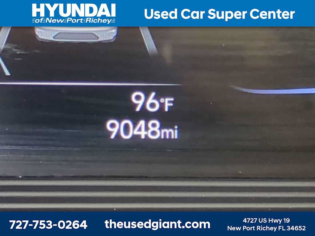 Used 2024 Hyundai Venue Limited FWD image 28