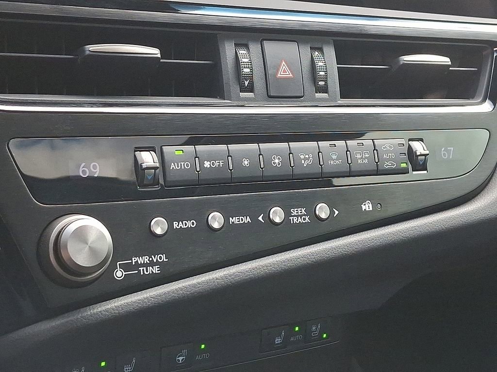 Certified 2024 Lexus ES 350 w/ Premium Package image 17