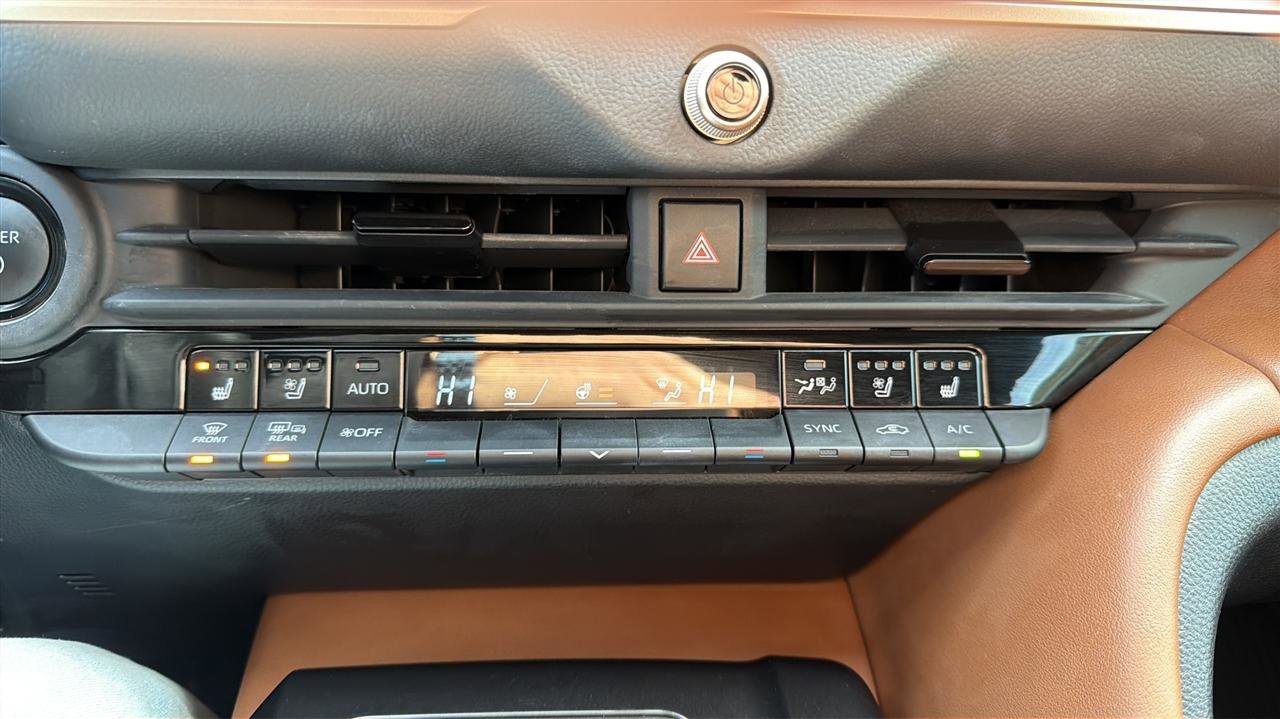 Used 2025 Toyota Crown Signia AWD/4WD image 33
