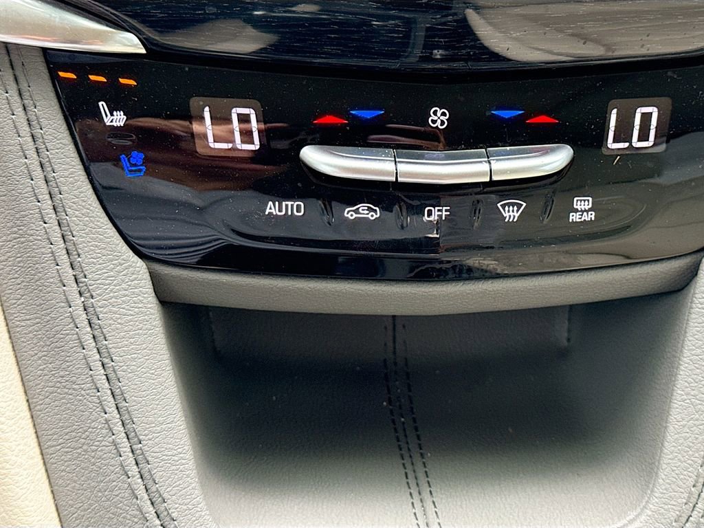 Used 2024 Cadillac XT6 Premium Luxury FWD image 35