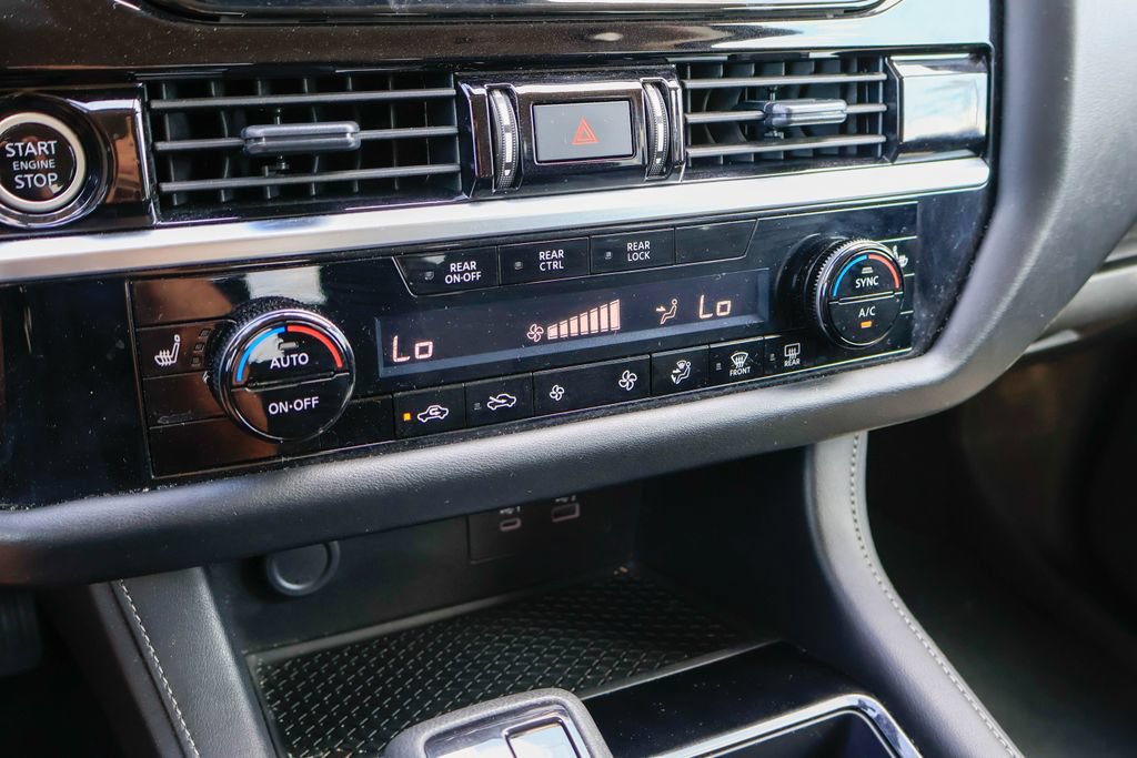 Used 2024 Nissan Pathfinder SV AWD/4WD image 16