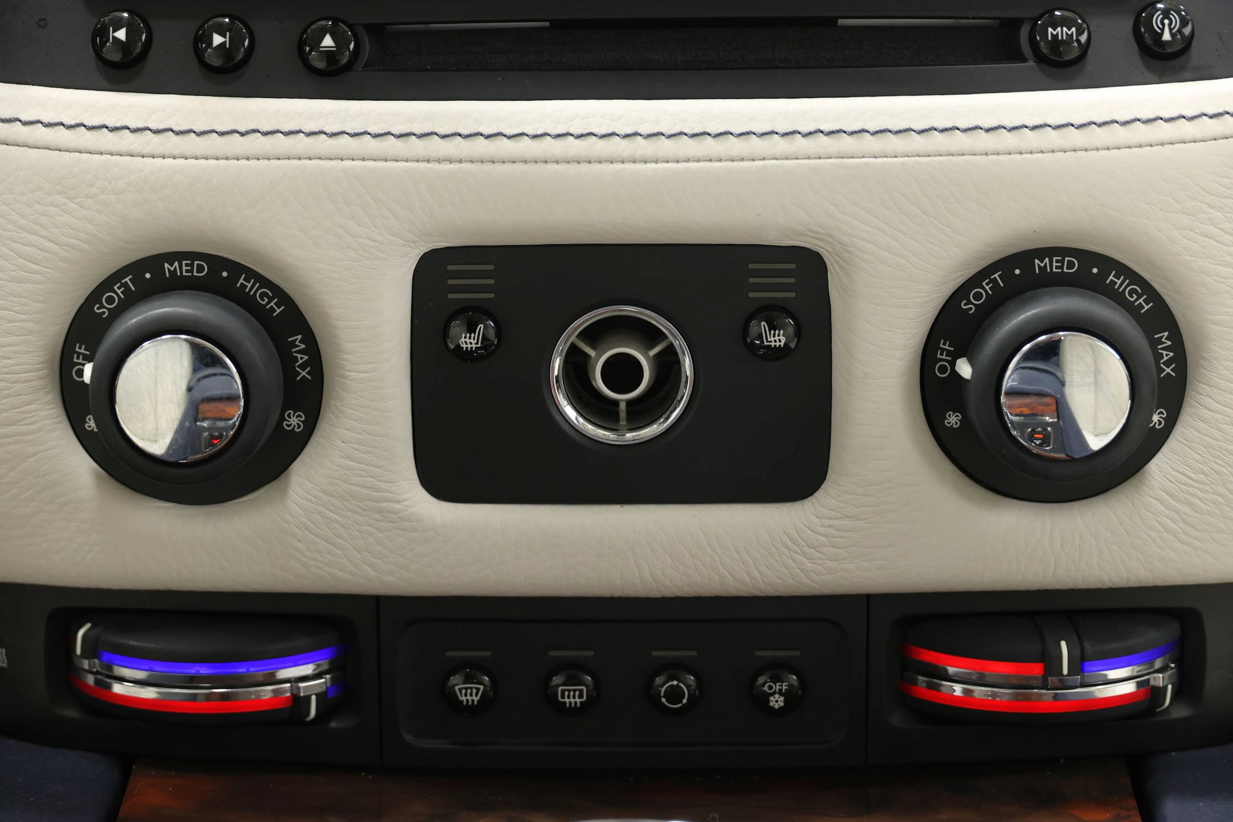 Used 2015 Rolls-Royce Ghost RWD image 39