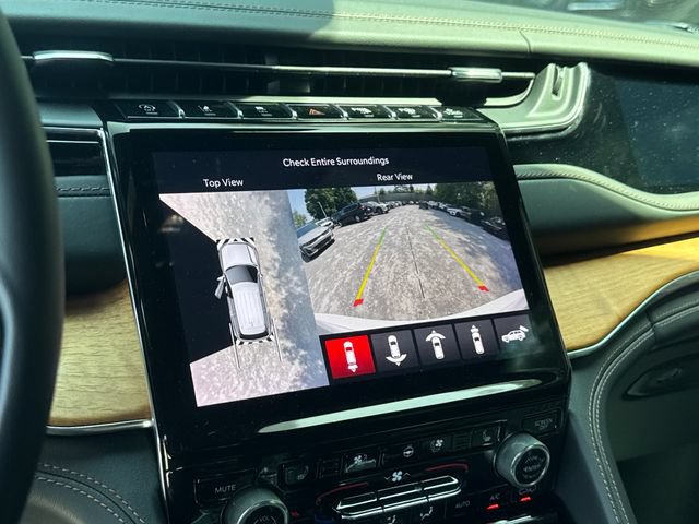 Used 2023 Jeep Grand Cherokee Summit AWD/4WD image 21