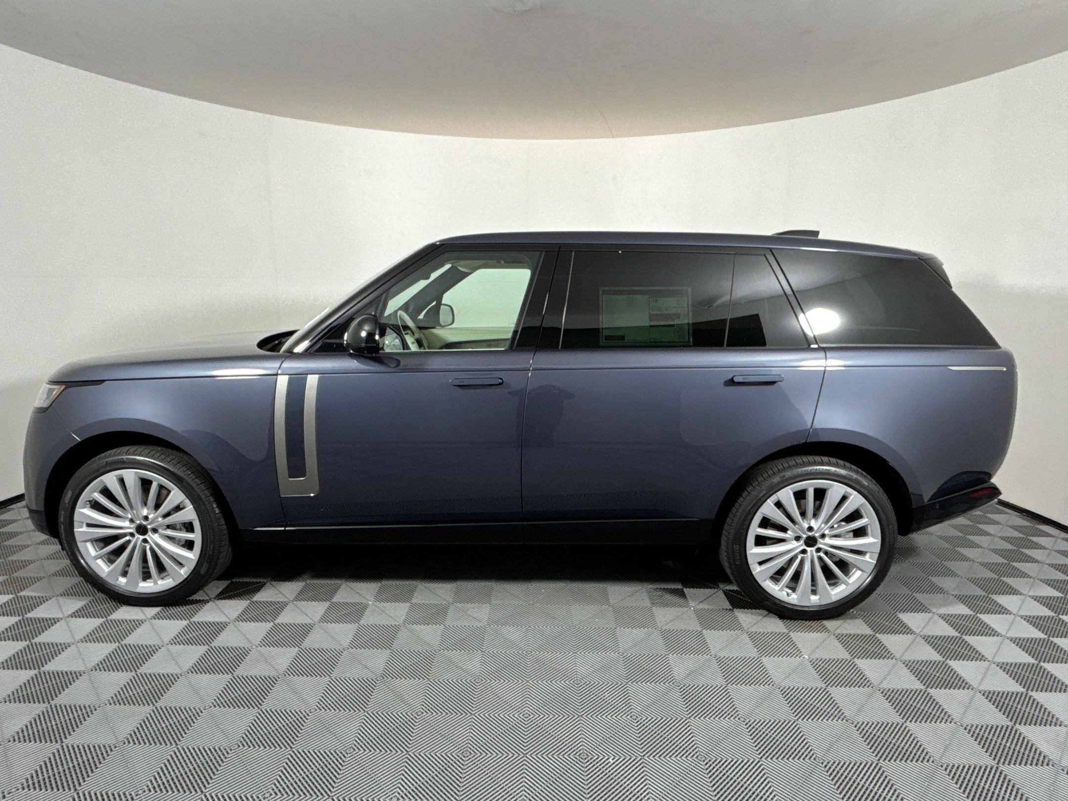 New 2026 Land Rover Range Rover Long Wheelbase SE AWD/4WD image 2