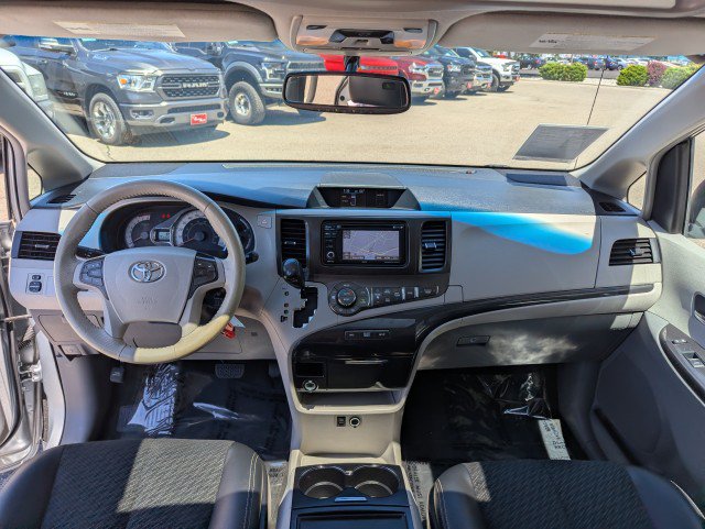Used 2014 Toyota Sienna SE FWD image 23