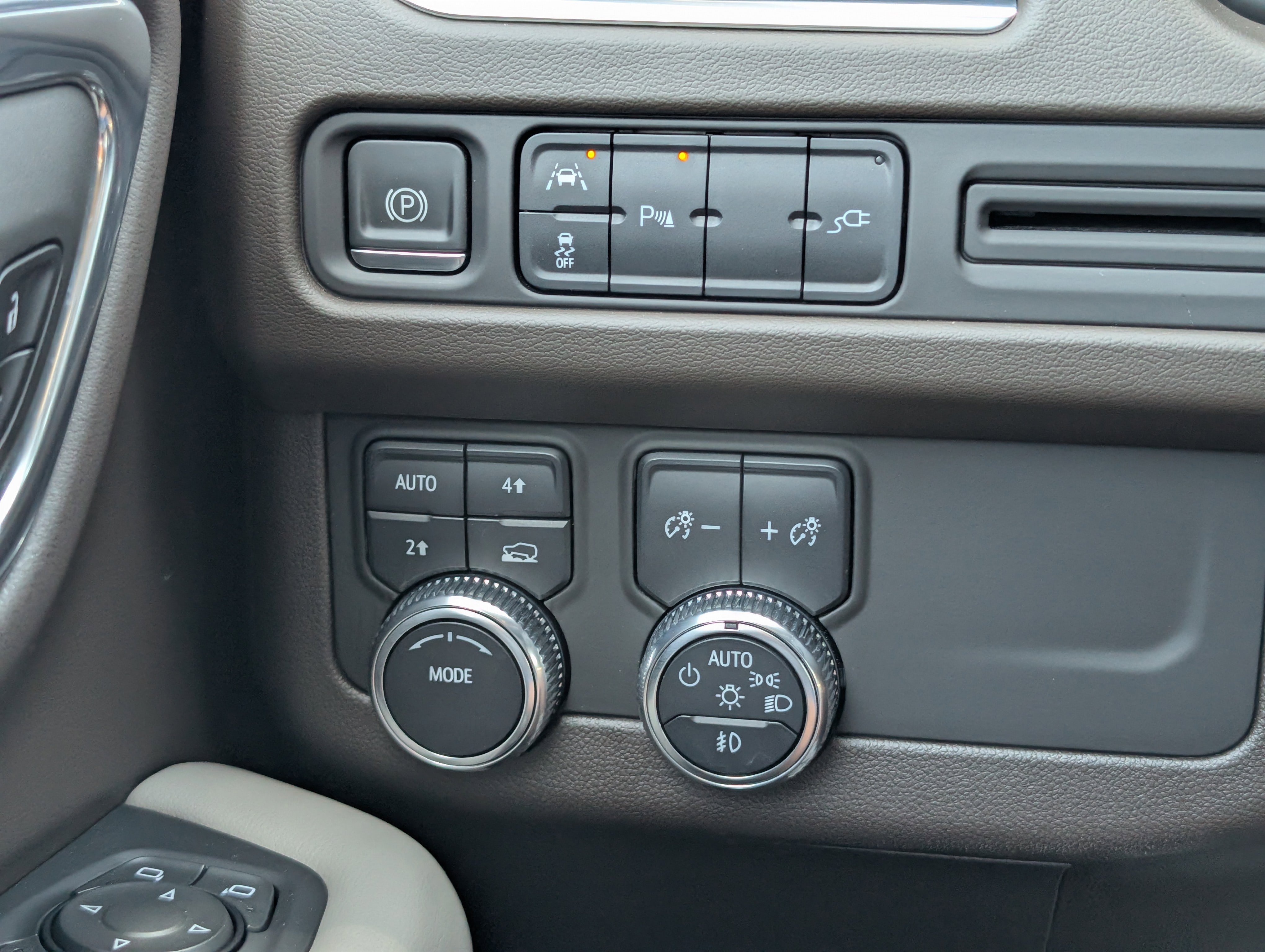 Used 2021 GMC Yukon XL SLT w/ SLT Premium Package image 27