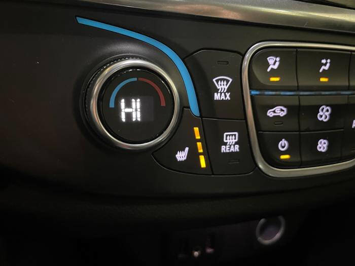 Used 2020 Chevrolet Traverse LT image 36