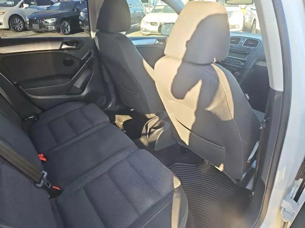 Used 2011 Volkswagen Golf 4-Door image 12