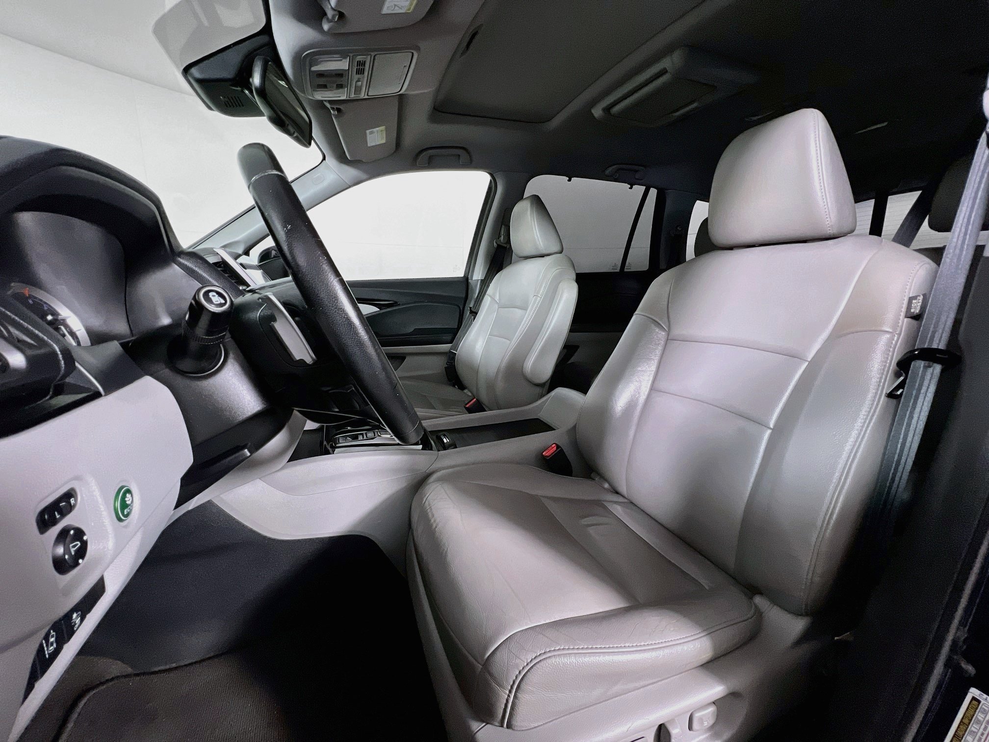 Used 2016 Honda Pilot Touring image 11