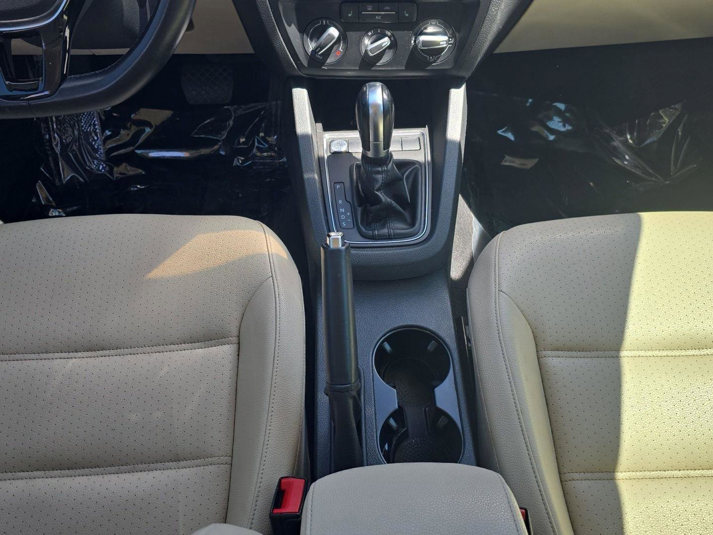 Used 2017 Volkswagen Jetta SE FWD image 7