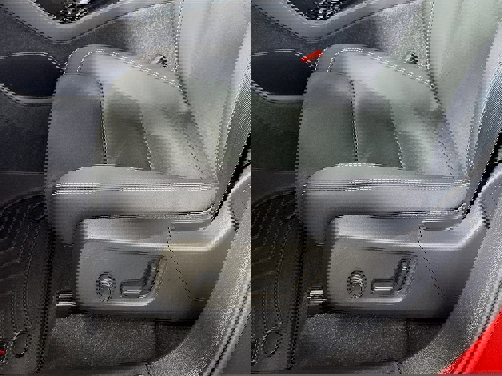 Used 2023 Volvo C40 P8 Recharge Plus AWD/4WD image 21