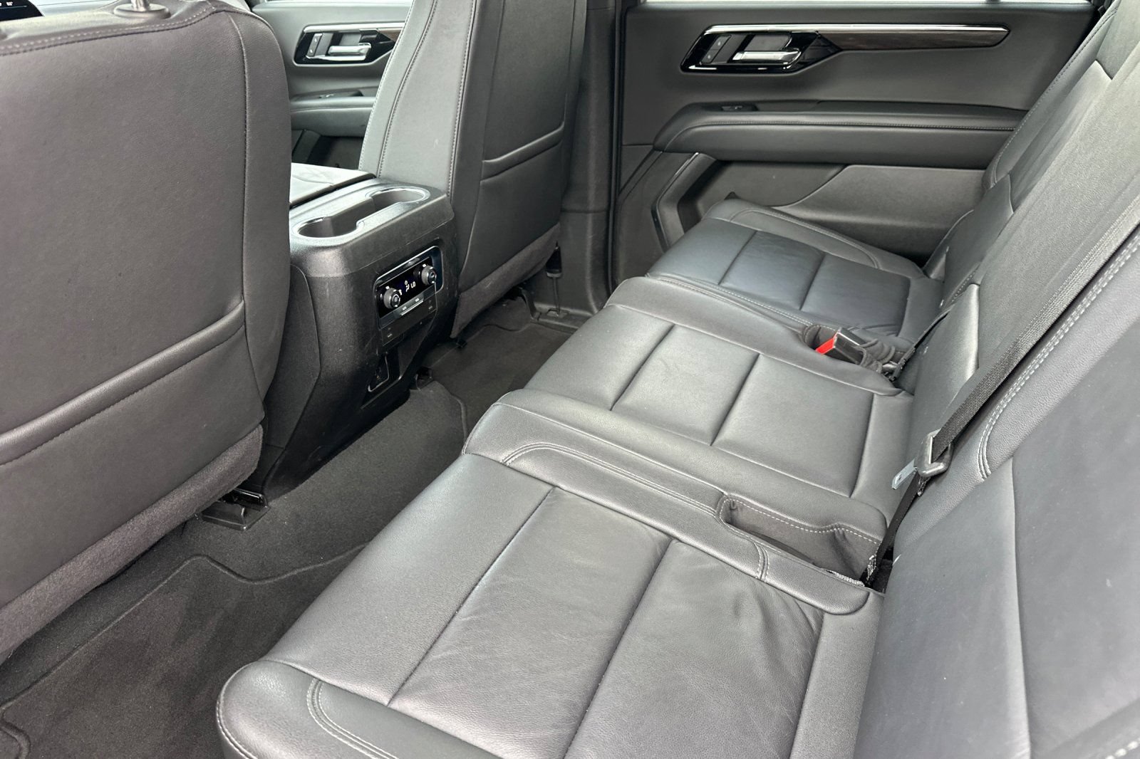 Used 2025 Chevrolet Suburban LT AWD/4WD image 12