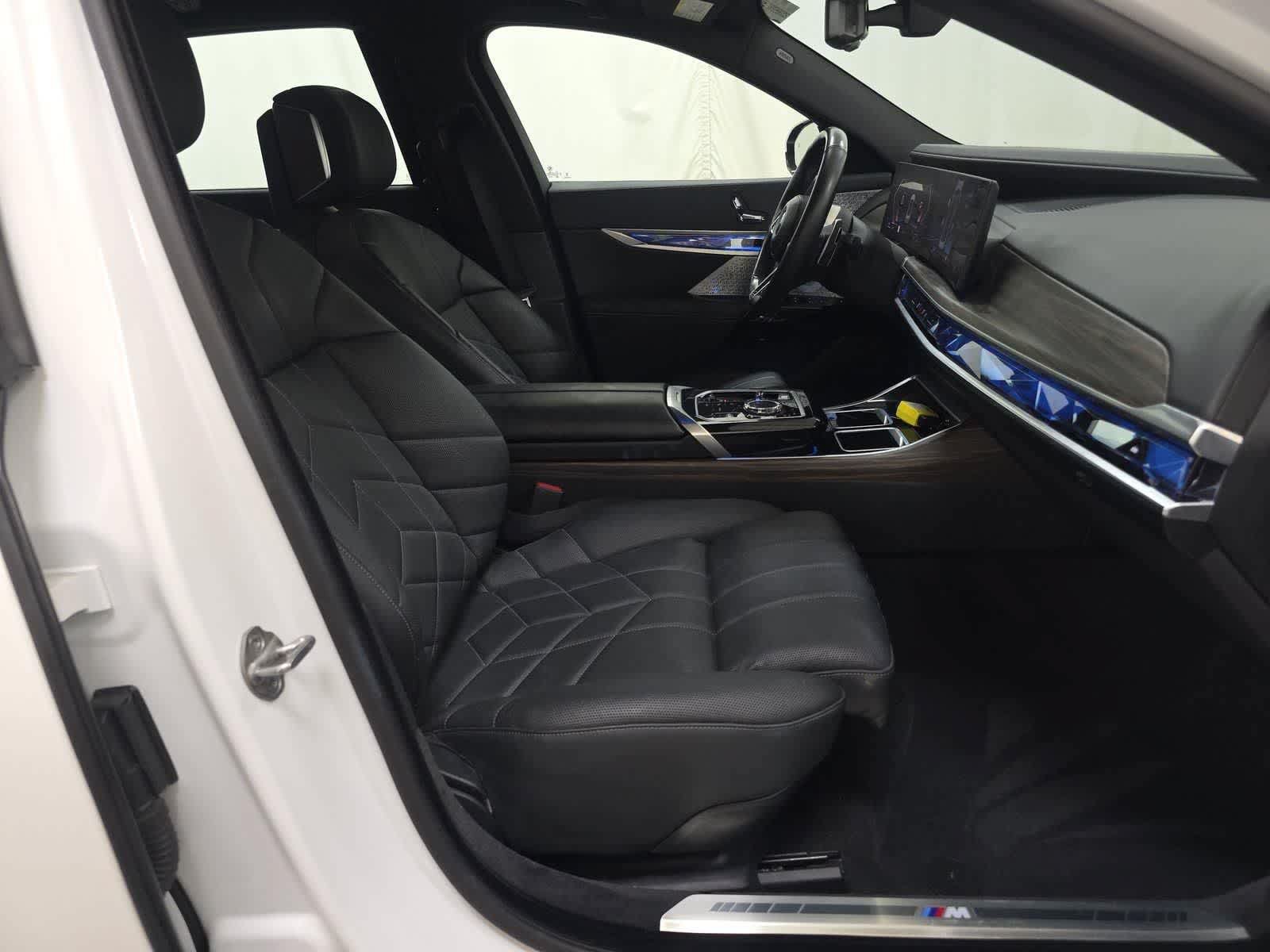 Used 2024 BMW 760i xDrive w/ Executive Package AWD/4WD image 9
