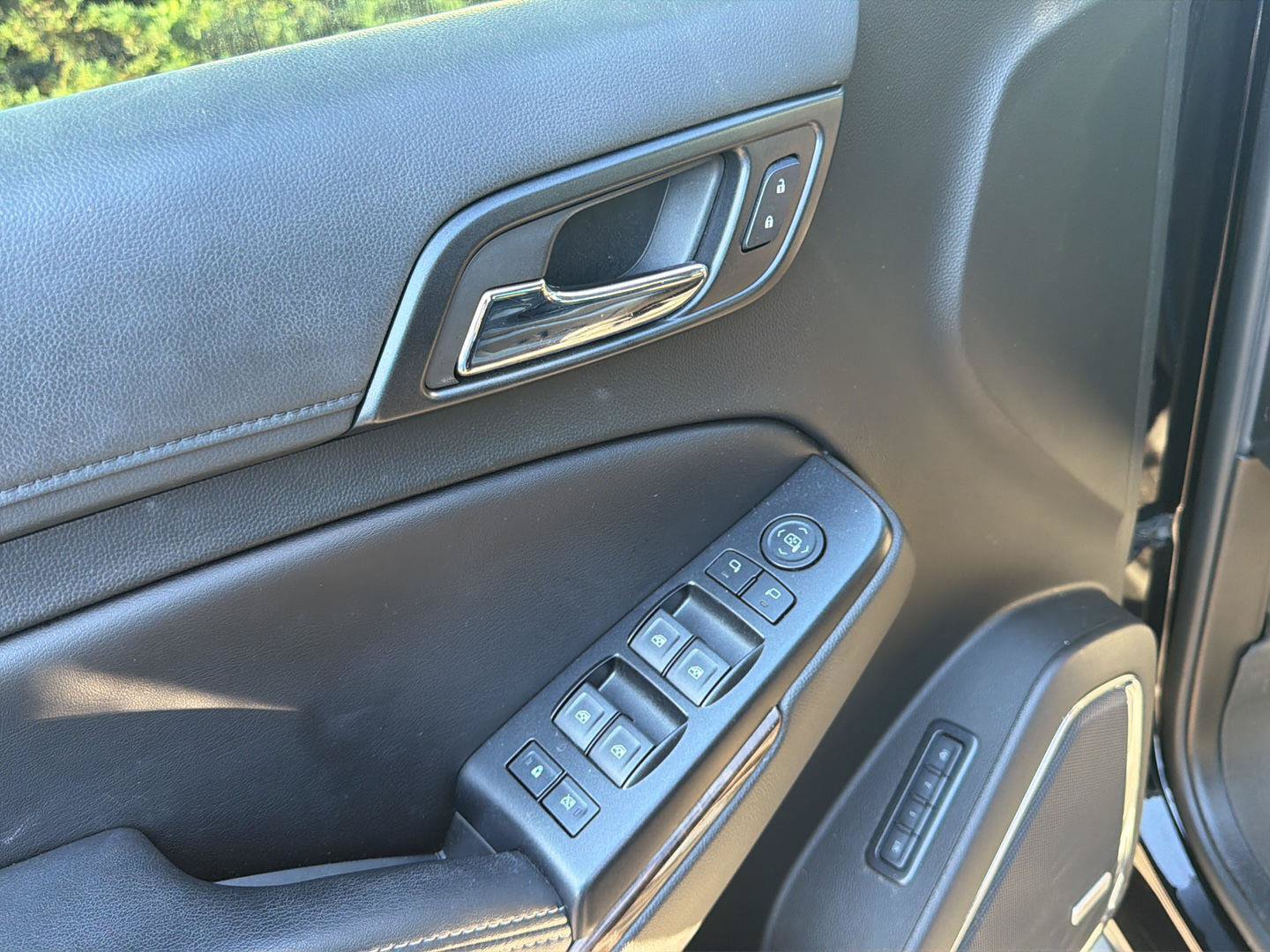 Used 2019 Chevrolet Tahoe LT AWD/4WD image 6