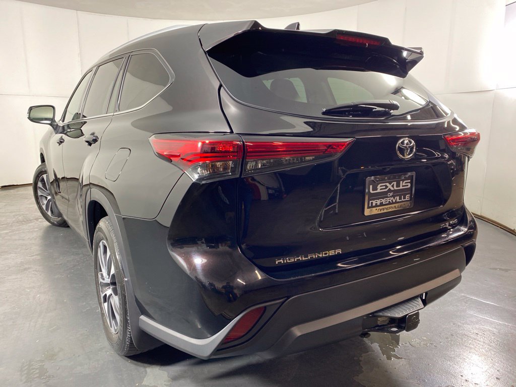 Used 2022 Toyota Highlander XLE AWD/4WD image 8
