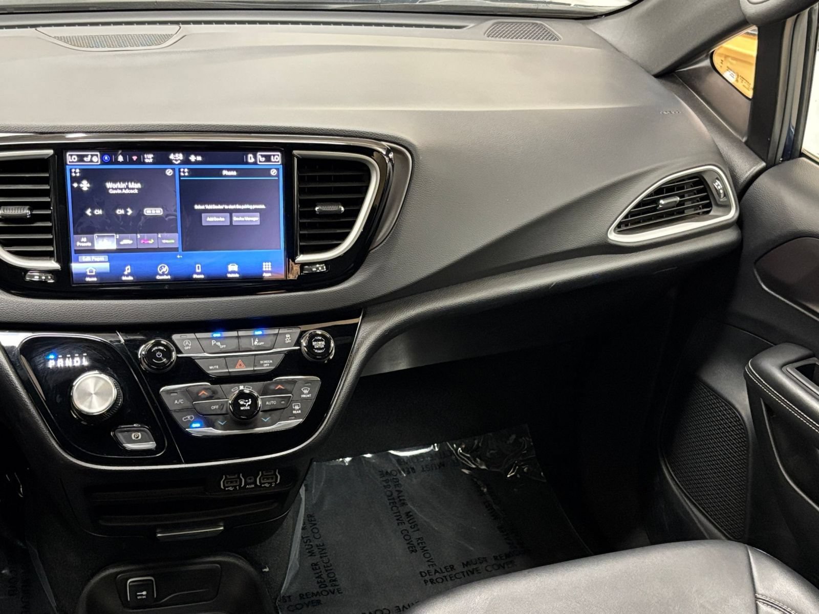 Used 2025 Chrysler Pacifica Select FWD image 37