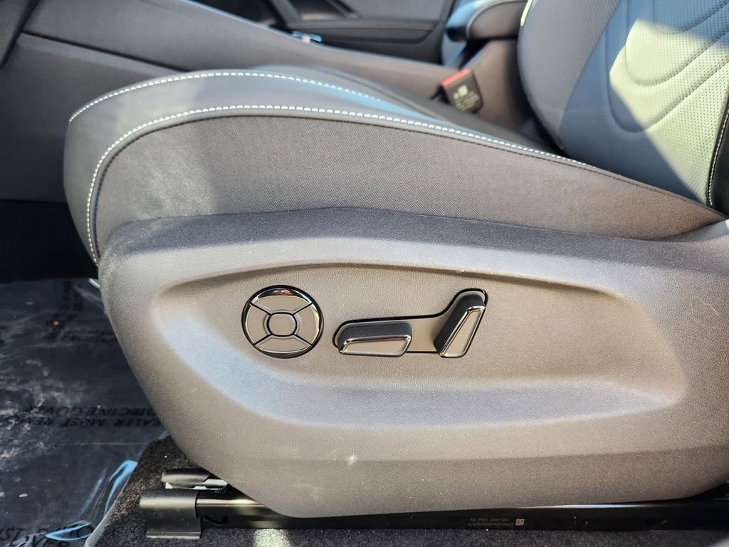 New 2026 Volkswagen Tiguan SE image 13