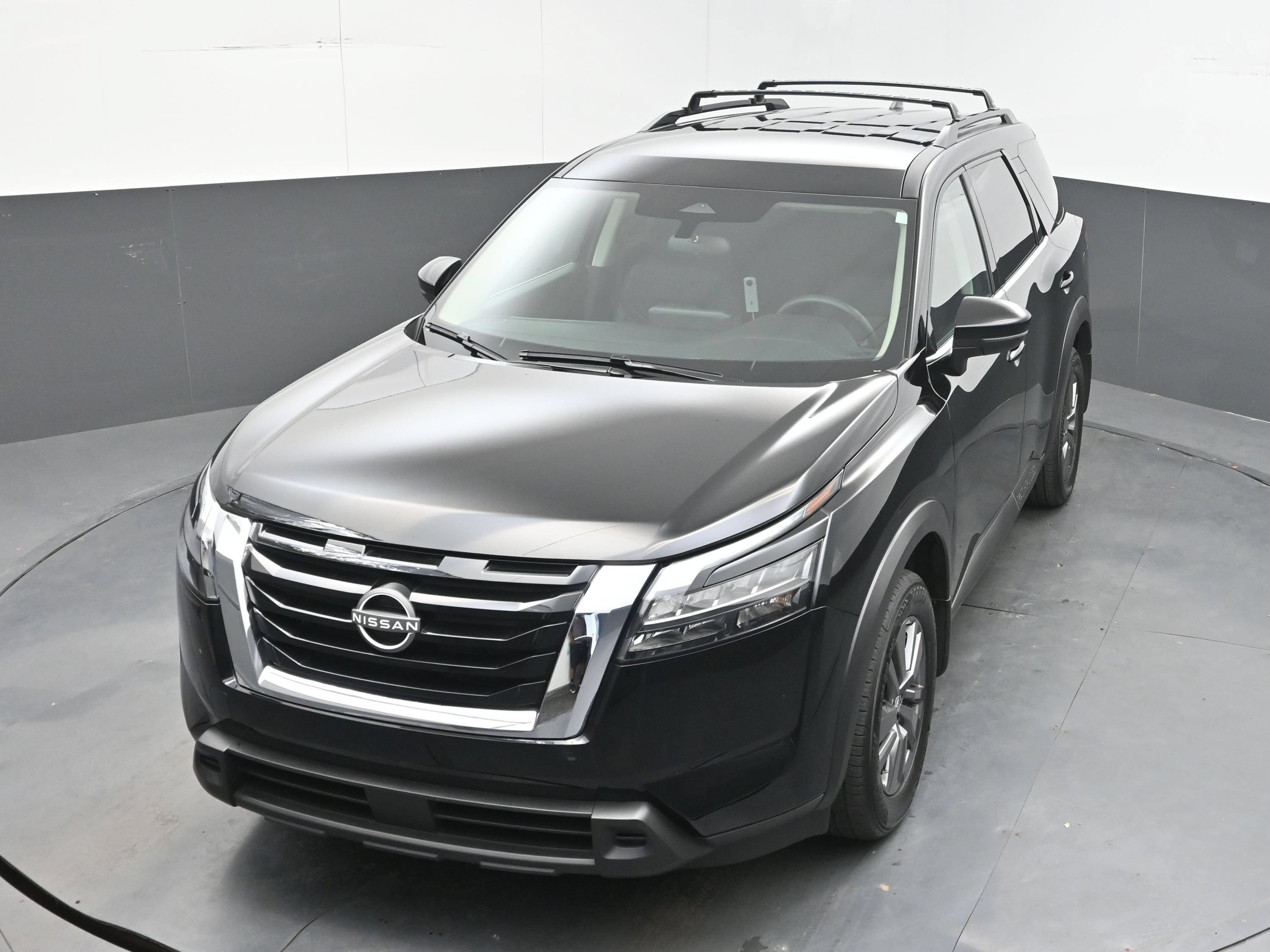 Used 2025 Nissan Pathfinder SV FWD image 32