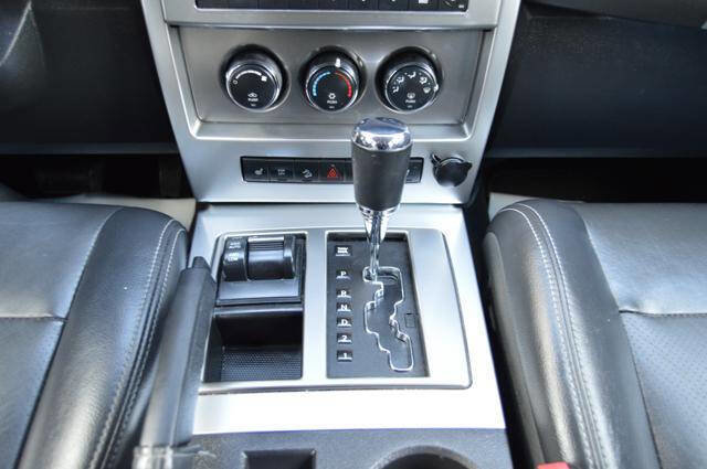 Used 2009 Jeep Liberty Limited w/ Premium Group AWD/4WD image 22