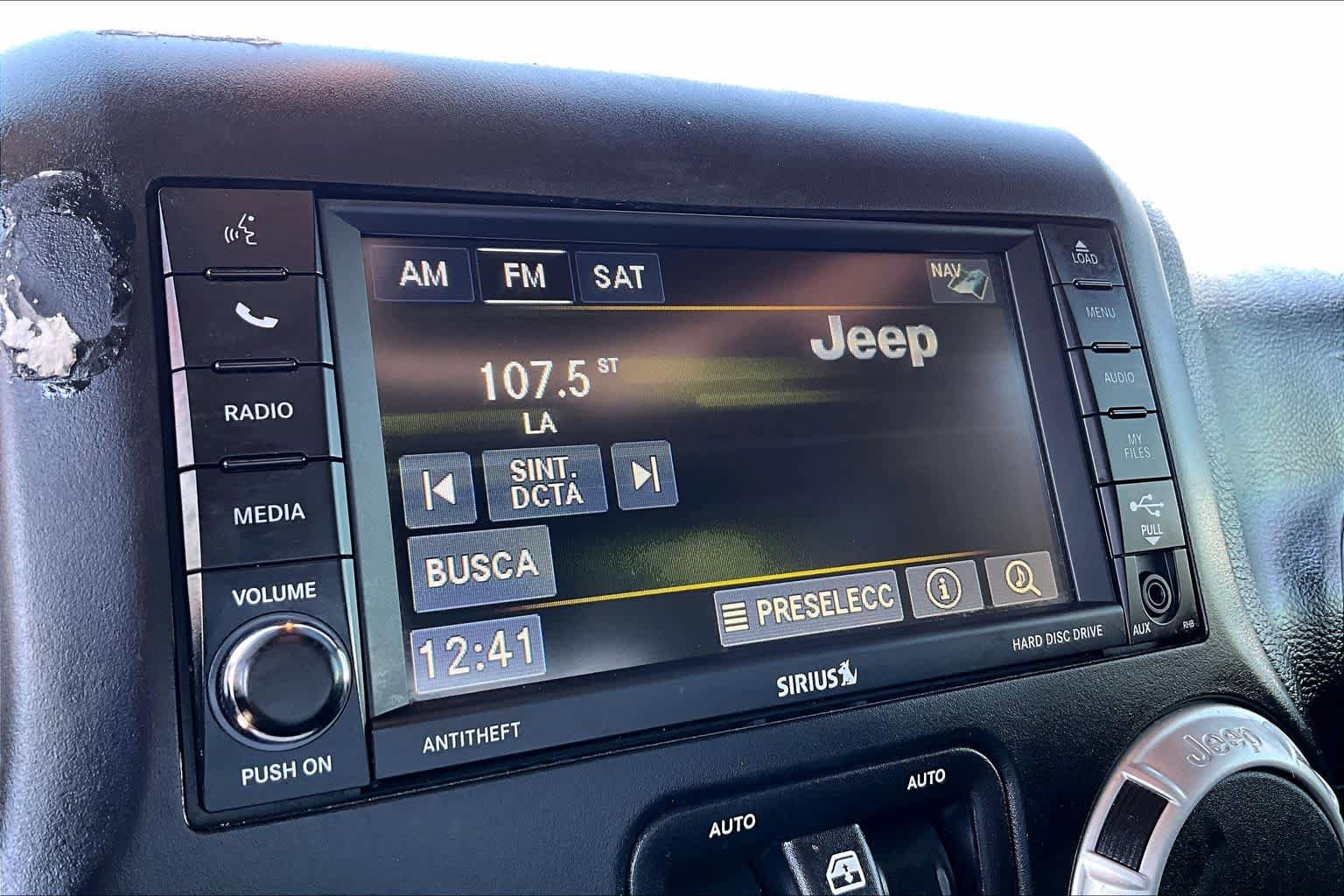 Used 2017 Jeep Wrangler Unlimited Sahara w/ Connectivity Group AWD/4WD image 28