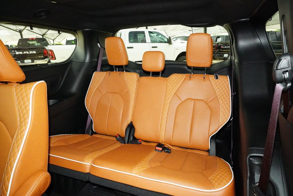 Used 2024 Chrysler Pacifica Pinnacle w/ Trailer Tow Group image 30