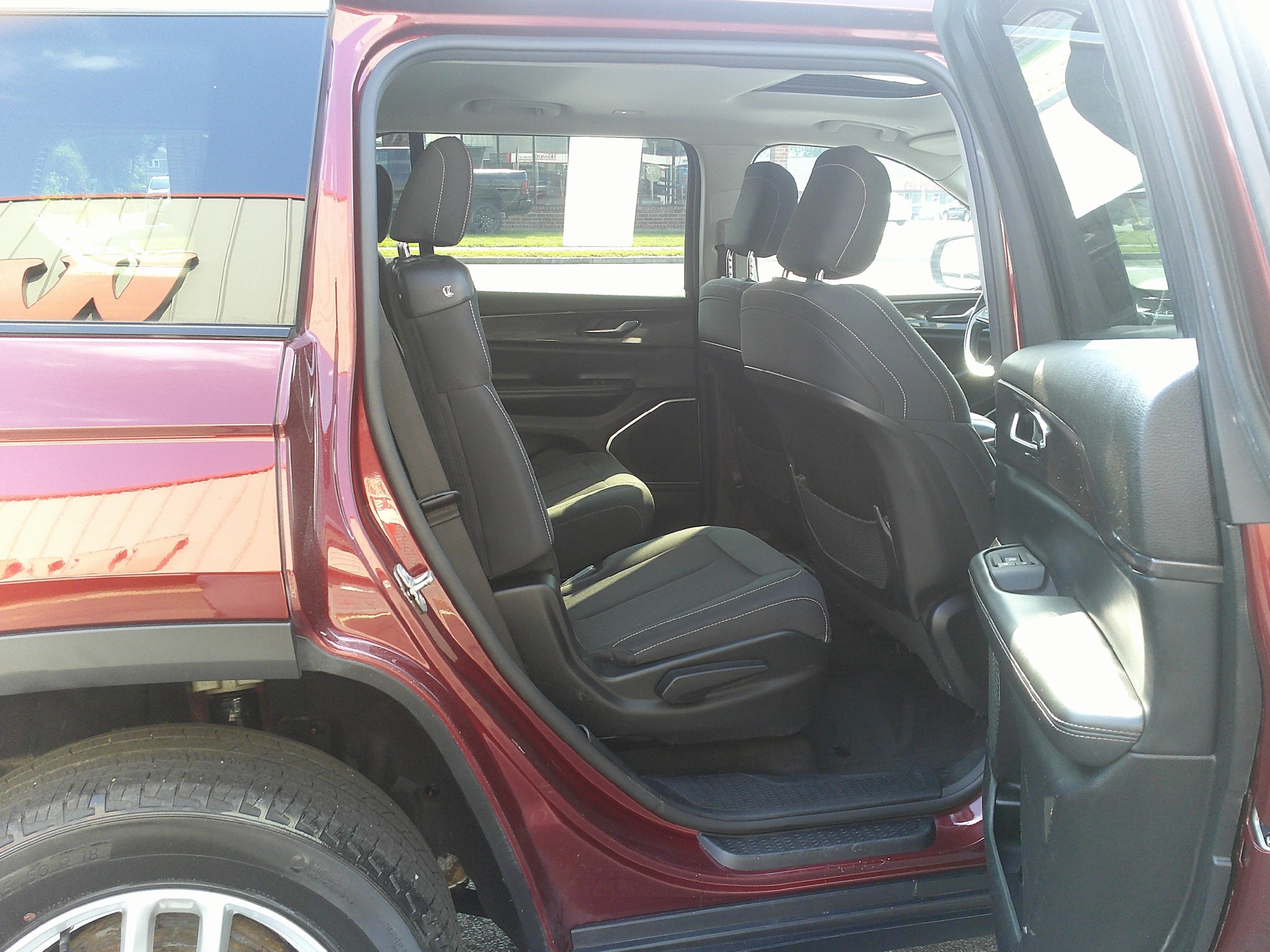 Used 2022 Jeep Grand Cherokee L Laredo w/ Luxury Tech Group I AWD/4WD image 26