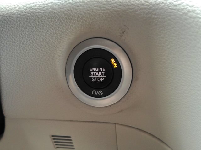 Used 2023 Chrysler Pacifica Limited FWD image 48
