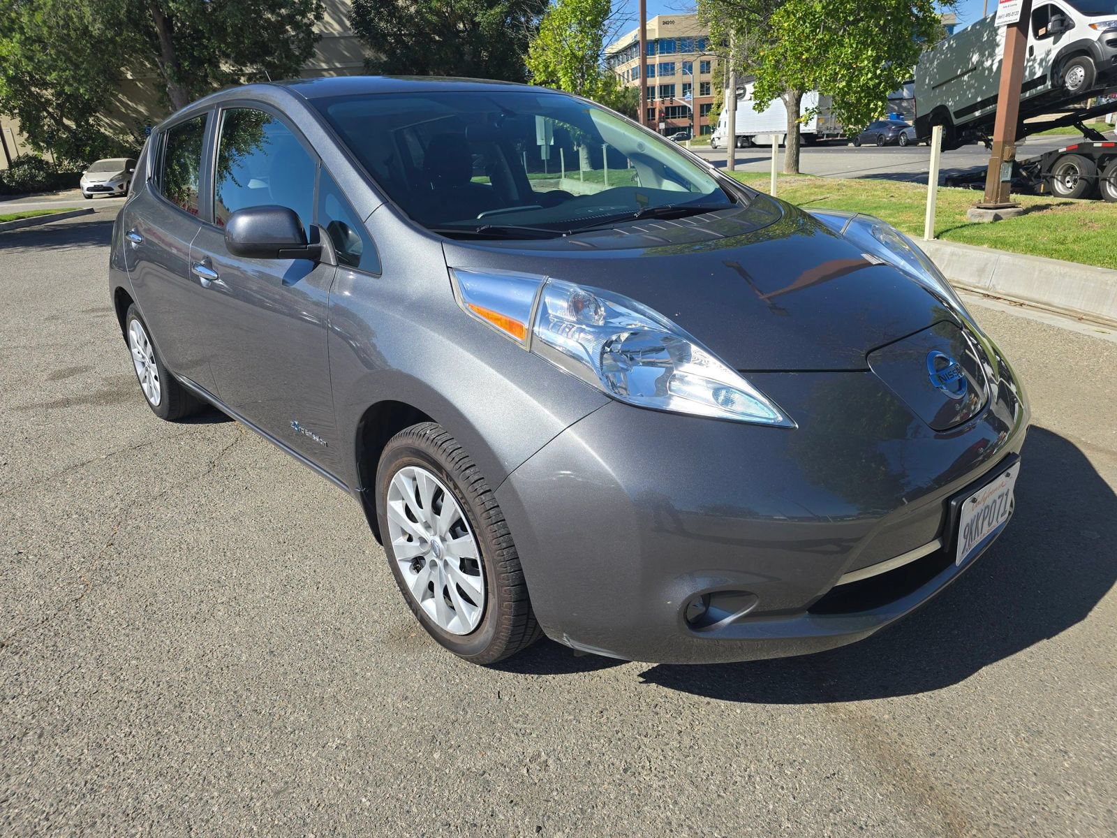 Used 2017 Nissan Leaf S w/ Charge Package FWD image 3