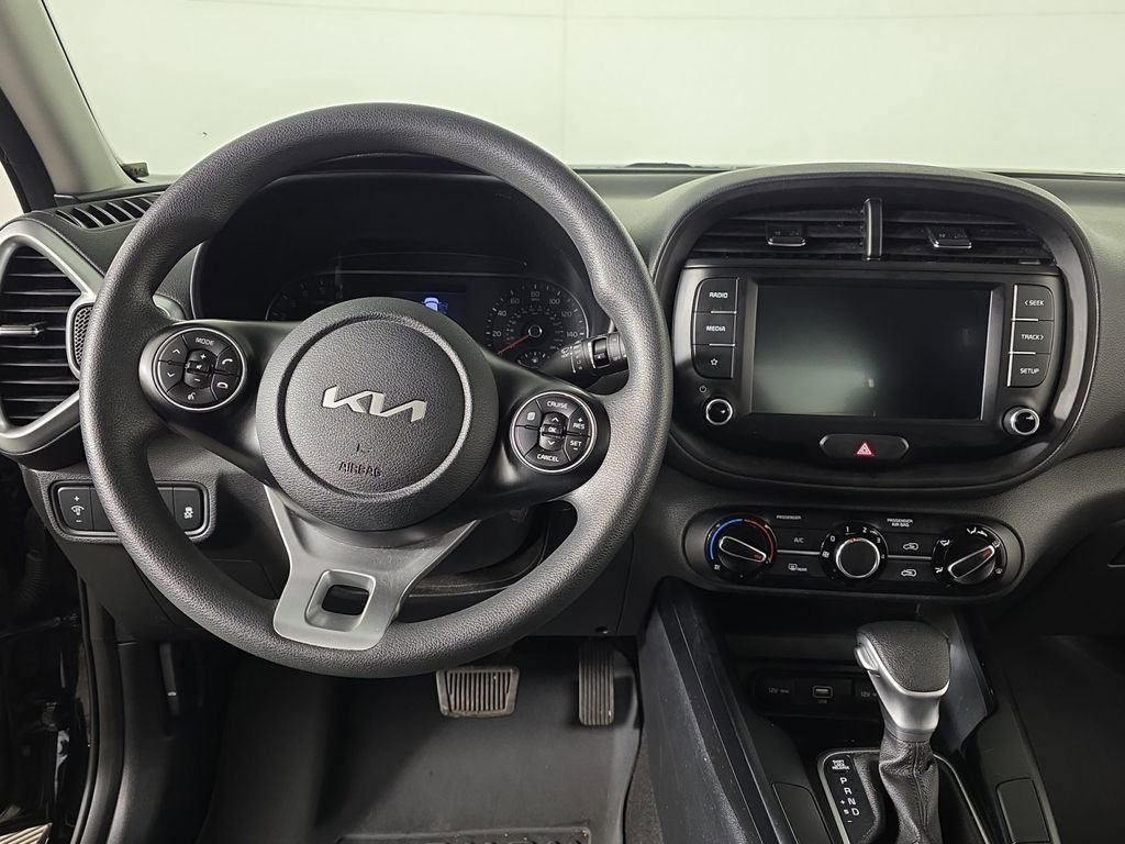 Used 2022 Kia Soul LX image 9