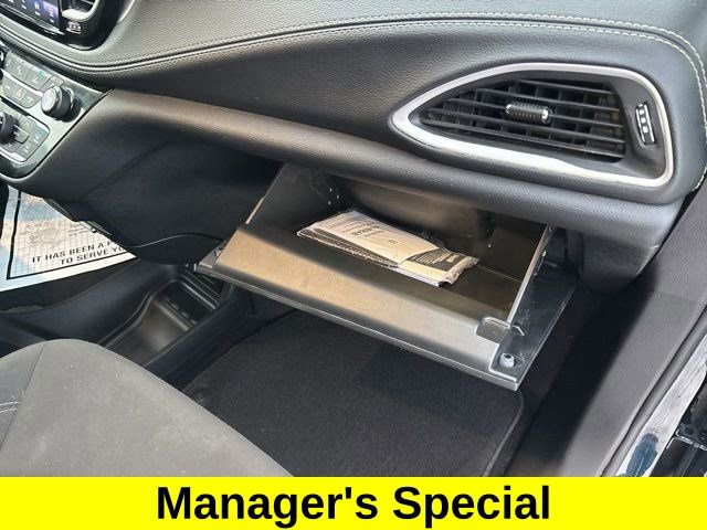 Used 2024 Chrysler Pacifica Touring image 41